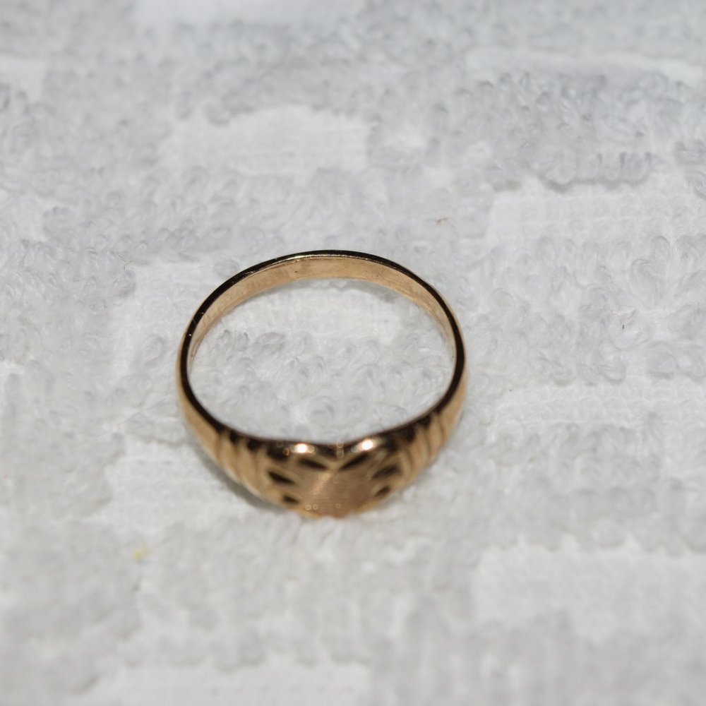 Gold Heart Ring - Picture 2 of 3